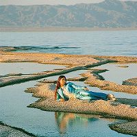 Cover Weyes Blood - Front Row Seat To Earth